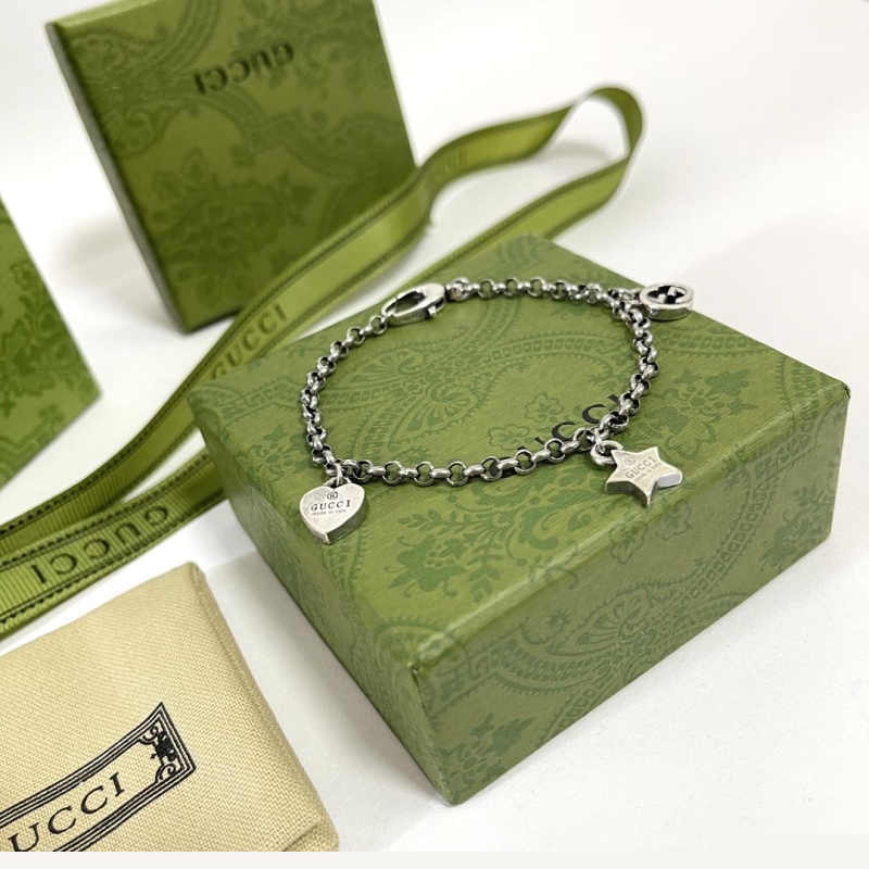 G*u*i bracelets